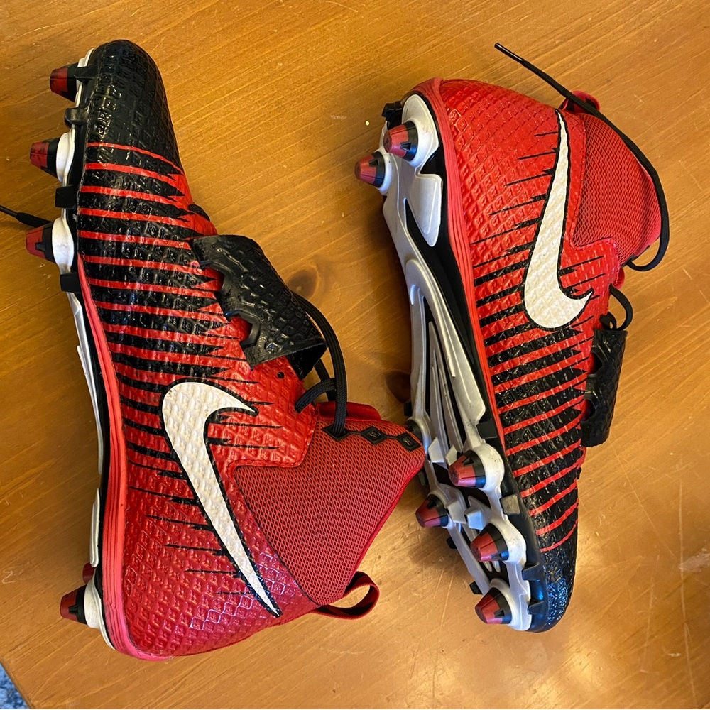 Nike mens football cleats , size 10.5 , worn 2 times.
